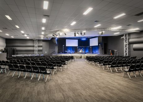 Features lighting and sound desk.
Pax: 650