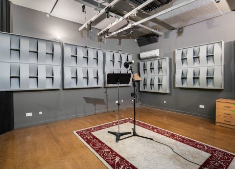 Fully equipped sound and recording studio.
Pax: 4